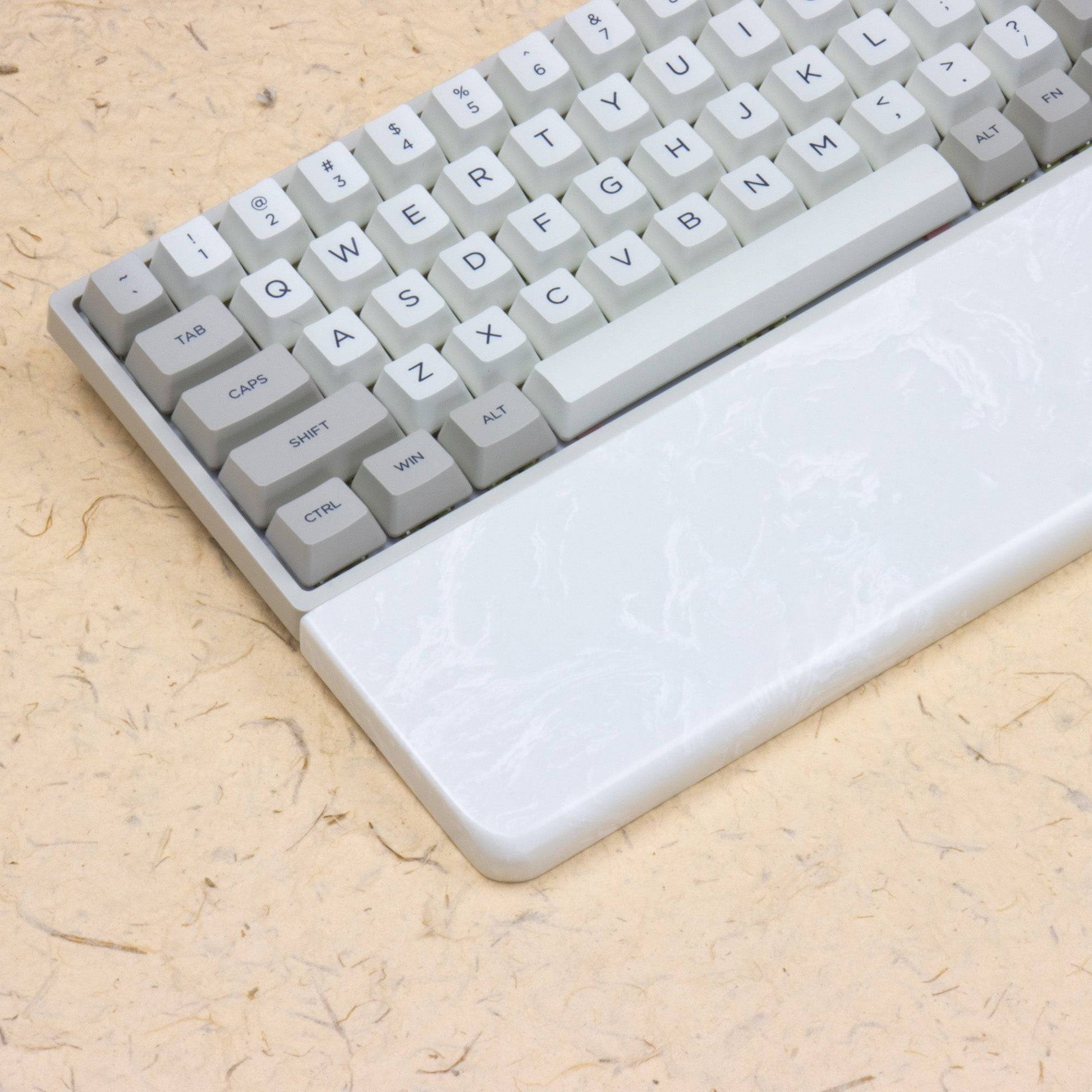White and snow wrist rest rigth